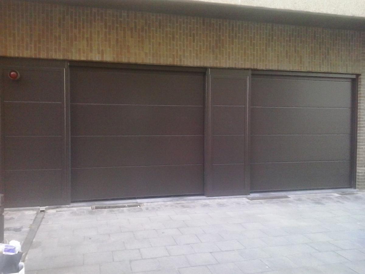 Grote magazijnpoort